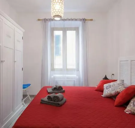 Aurora: Beach-5 Terre-trekking-excursions-relax