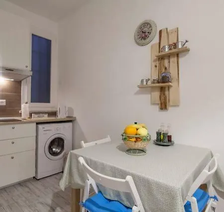 Aurora: Beach-5 Terre-trekking-excursions-relax