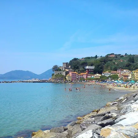 Aurora: Beach-5 Terre-trekking-excursions-relax * San Terenzo