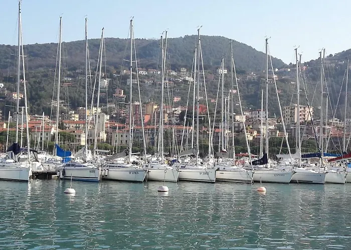 Aurora: Beach-5 Terre-trekking-excursions-relax