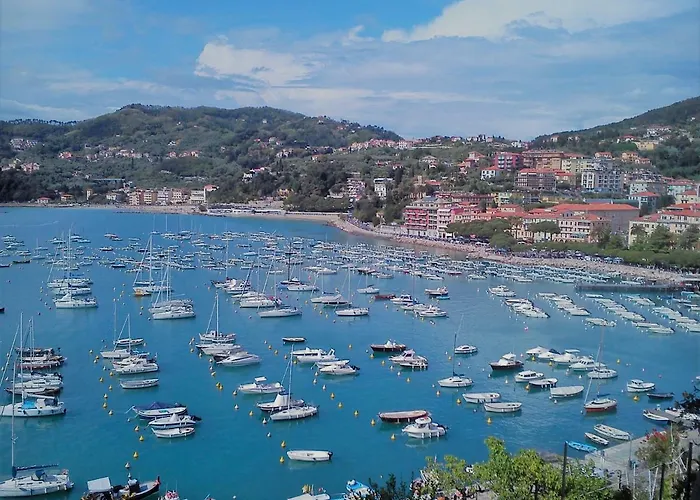 Aurora: Beach-5 Terre-trekking-excursions-relax